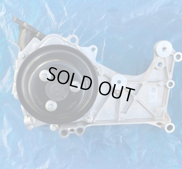 画像1: ウォーターポンプ　　Assy　　純正　　　991　/　981 (1)